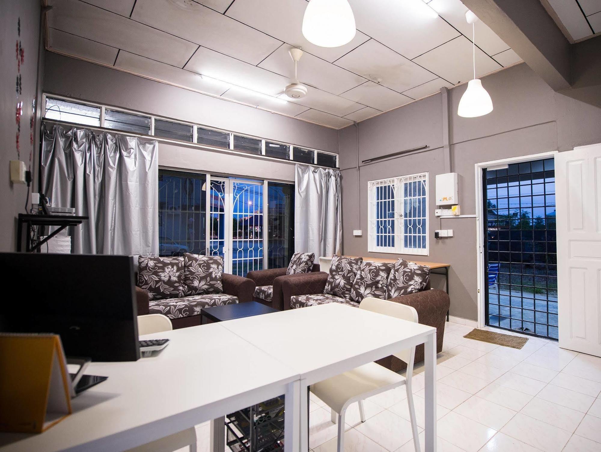 Kemaman Lodge & Cafe Chukai Zewnętrze zdjęcie