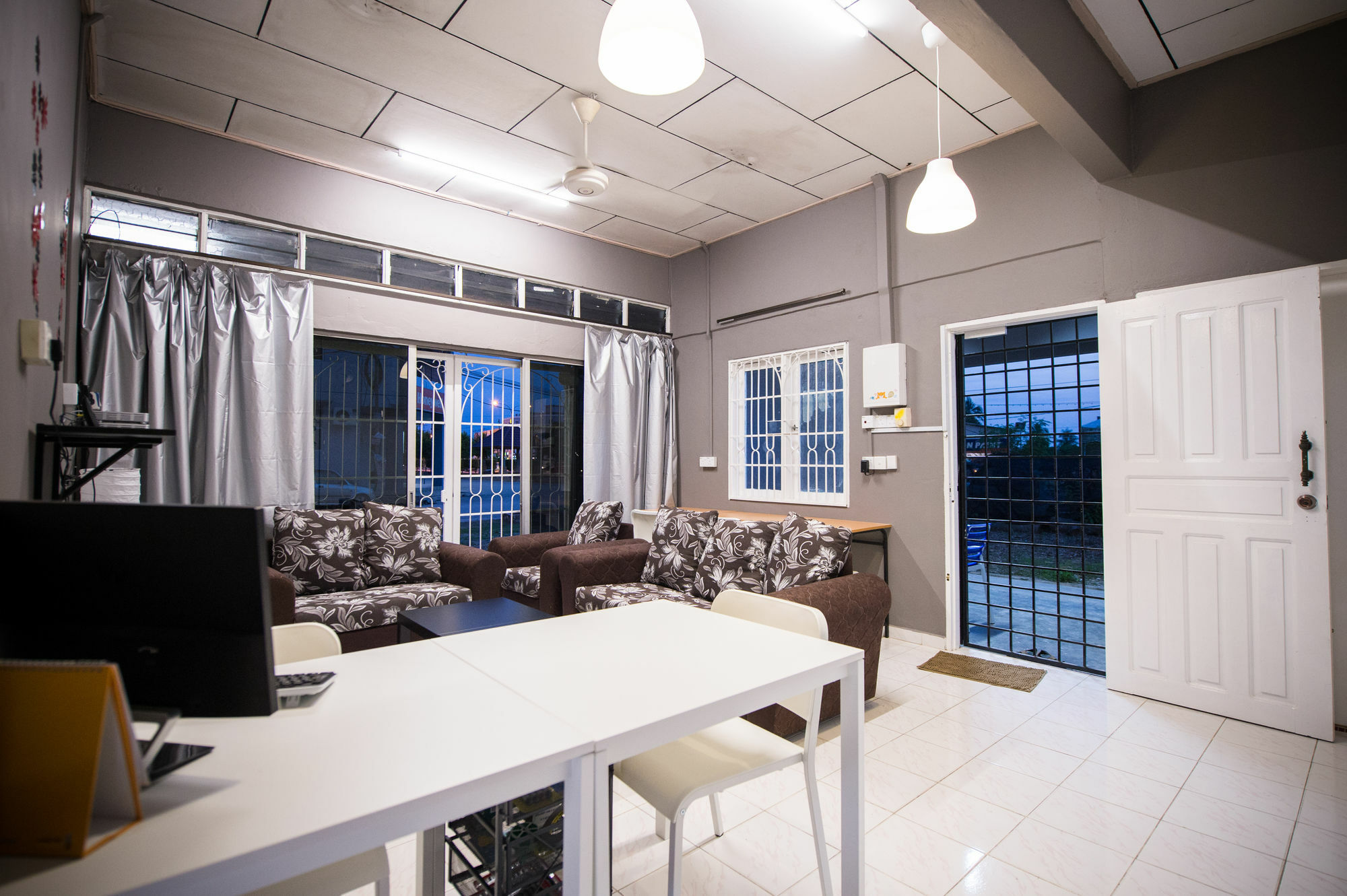 Kemaman Lodge & Cafe Chukai Zewnętrze zdjęcie